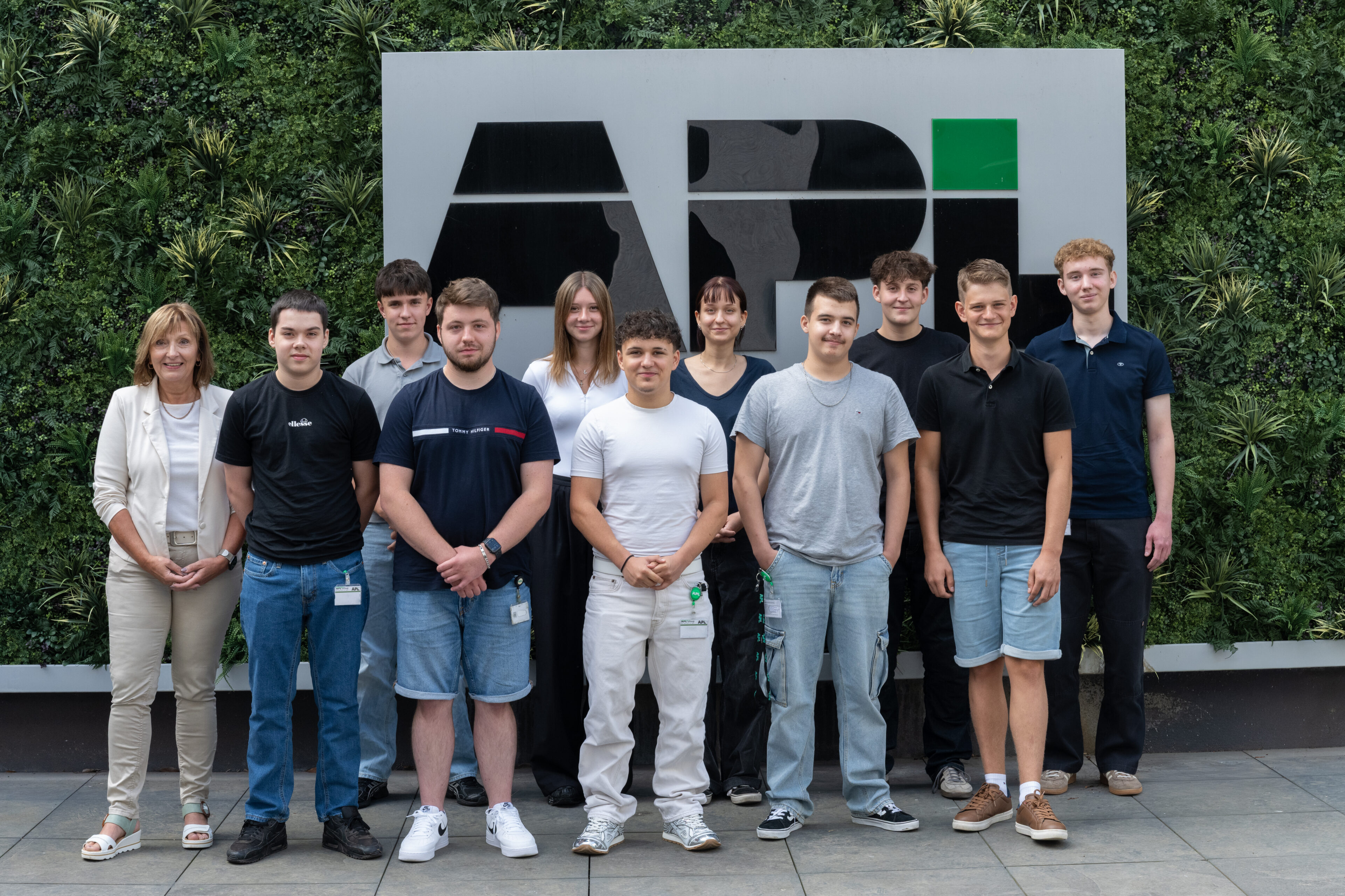 Zehn neue Auszubildende von APL am ersten Ausbildungstag 2026 in Landau